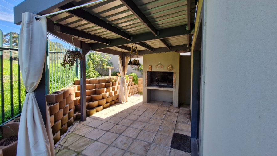 To Let 3 Bedroom Property for Rent in Glen Lilly Western Cape